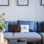 Modern City House - City Stay - Etihad Stadium - Coop Live Stadium - Sleeps 6 - Free Parking