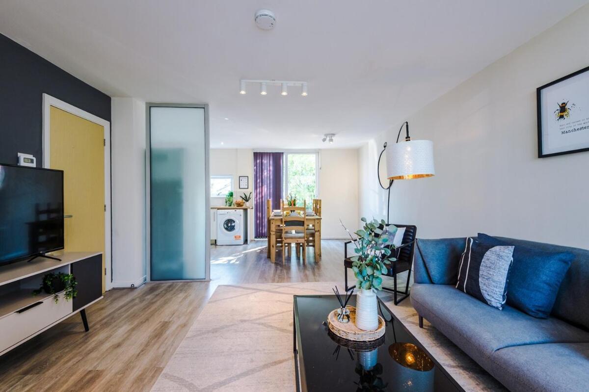 Holiday home Modern House - - Etihad Stadium - Coop Live Stadium - Sleeps 6 - Free Parking