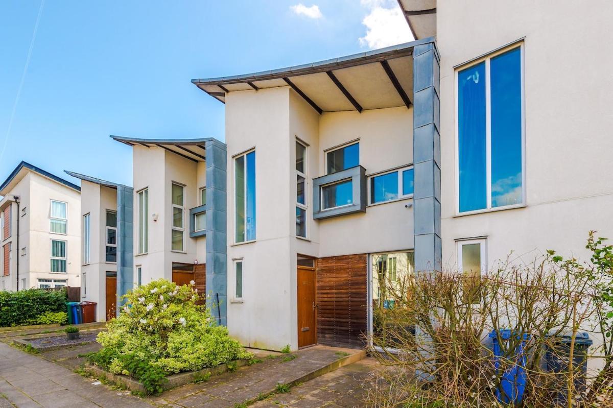 Holiday home Modern House - - Etihad Stadium - Coop Live Stadium - Sleeps 6 - Free Parking *