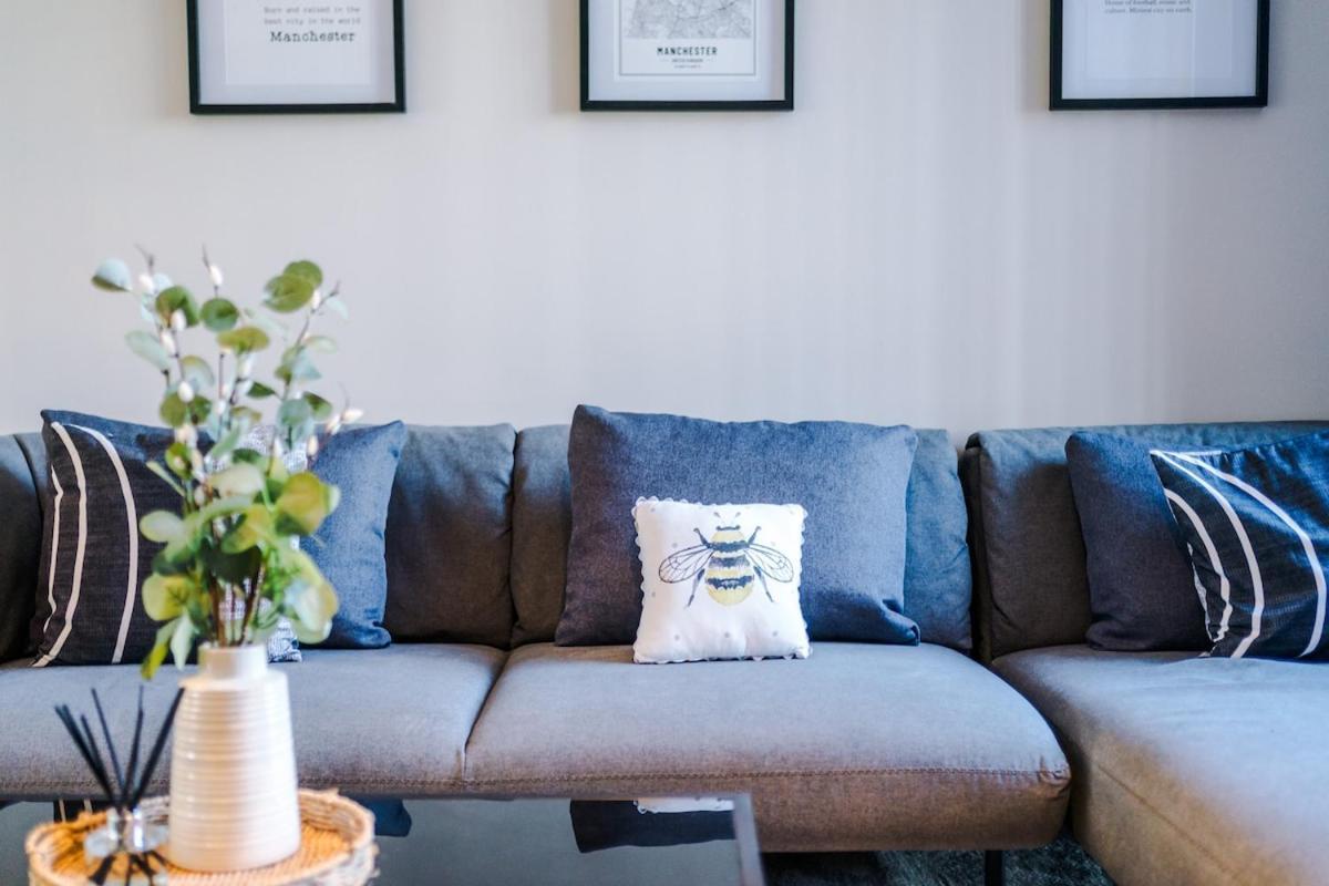 Holiday home Modern House - - Etihad Stadium - Coop Live Stadium - Sleeps 6 - Free Parking *