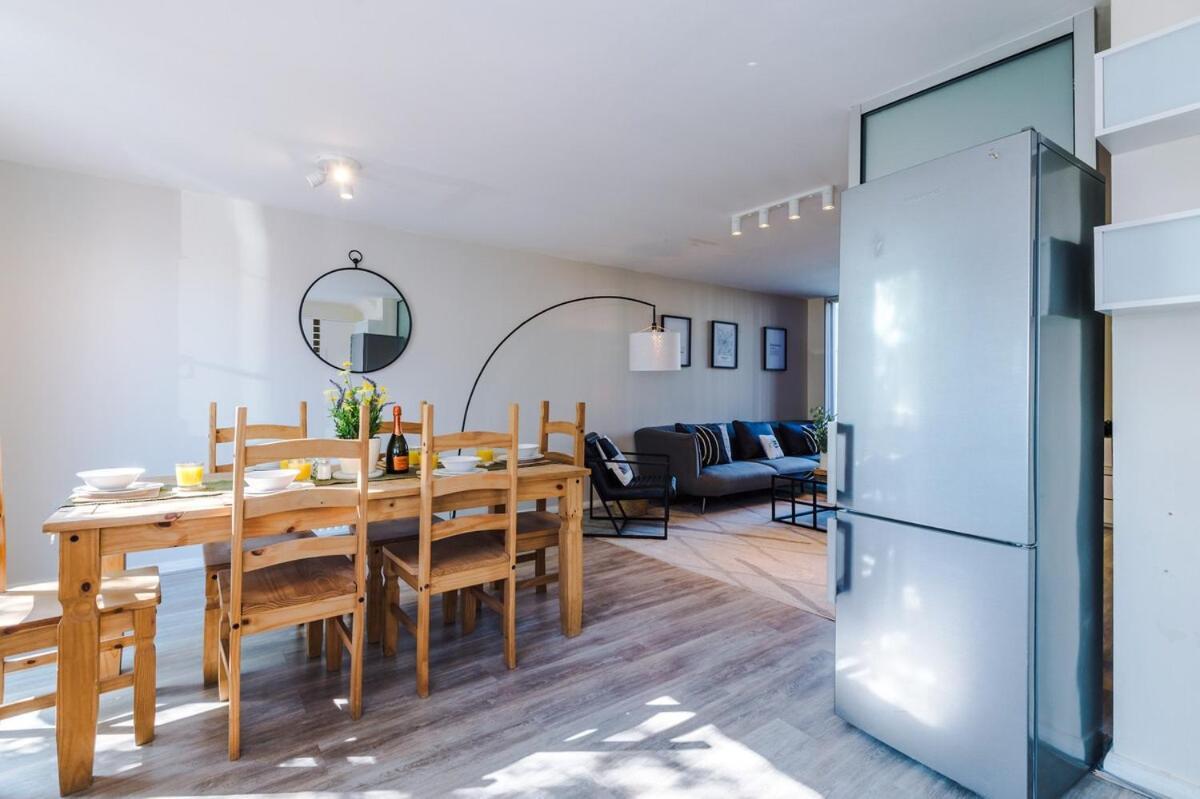 Holiday home Modern House - - Etihad Stadium - Coop Live Stadium - Sleeps 6 - Free Parking