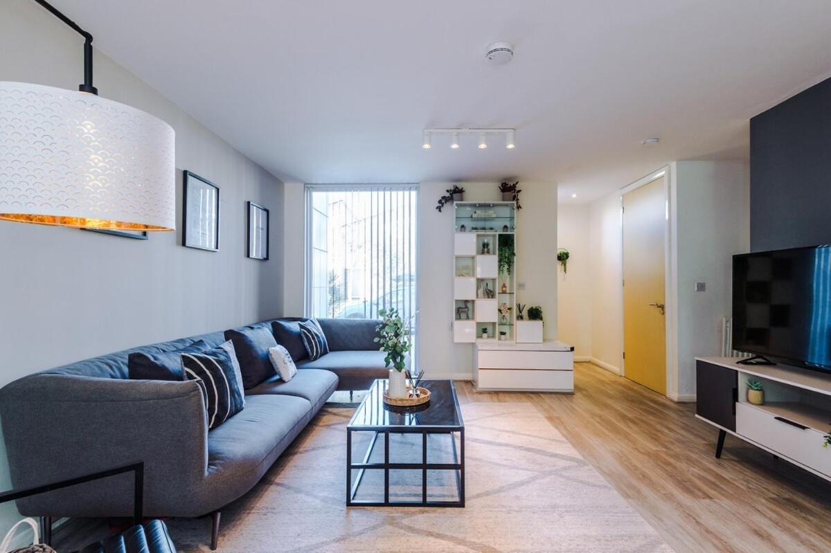 Holiday home Modern House - - Etihad Stadium - Coop Live Stadium - Sleeps 6 - Free Parking Manchester