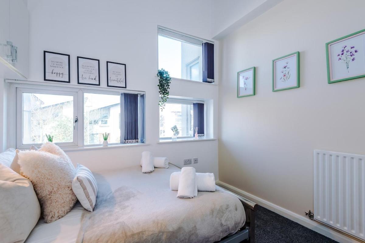 Modern House - - Etihad Stadium - Coop Live Stadium - Sleeps 6 - Free Parking * Manchester