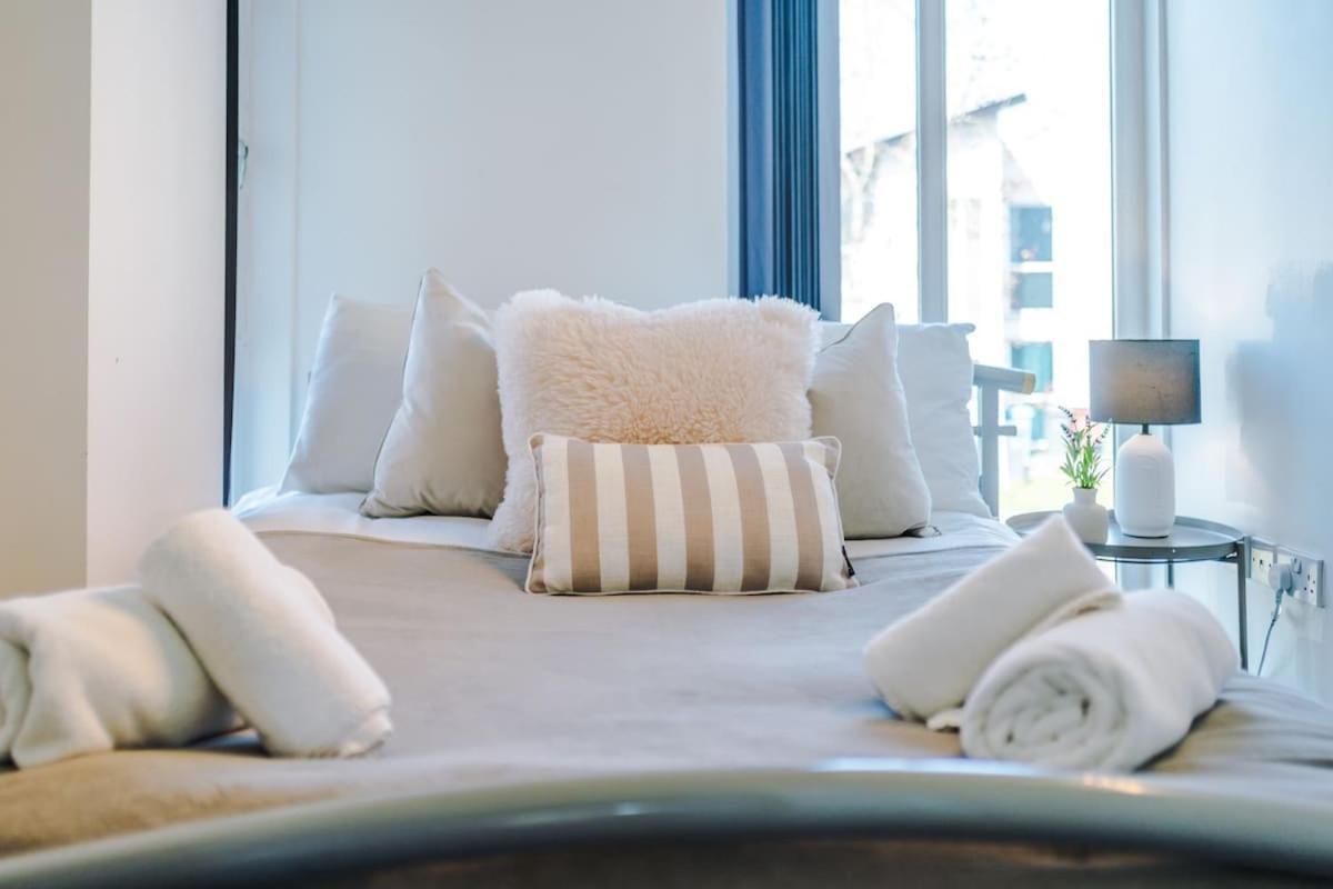 Modern House - - Etihad Stadium - Coop Live Stadium - Sleeps 6 - Free Parking Holiday home Manchester