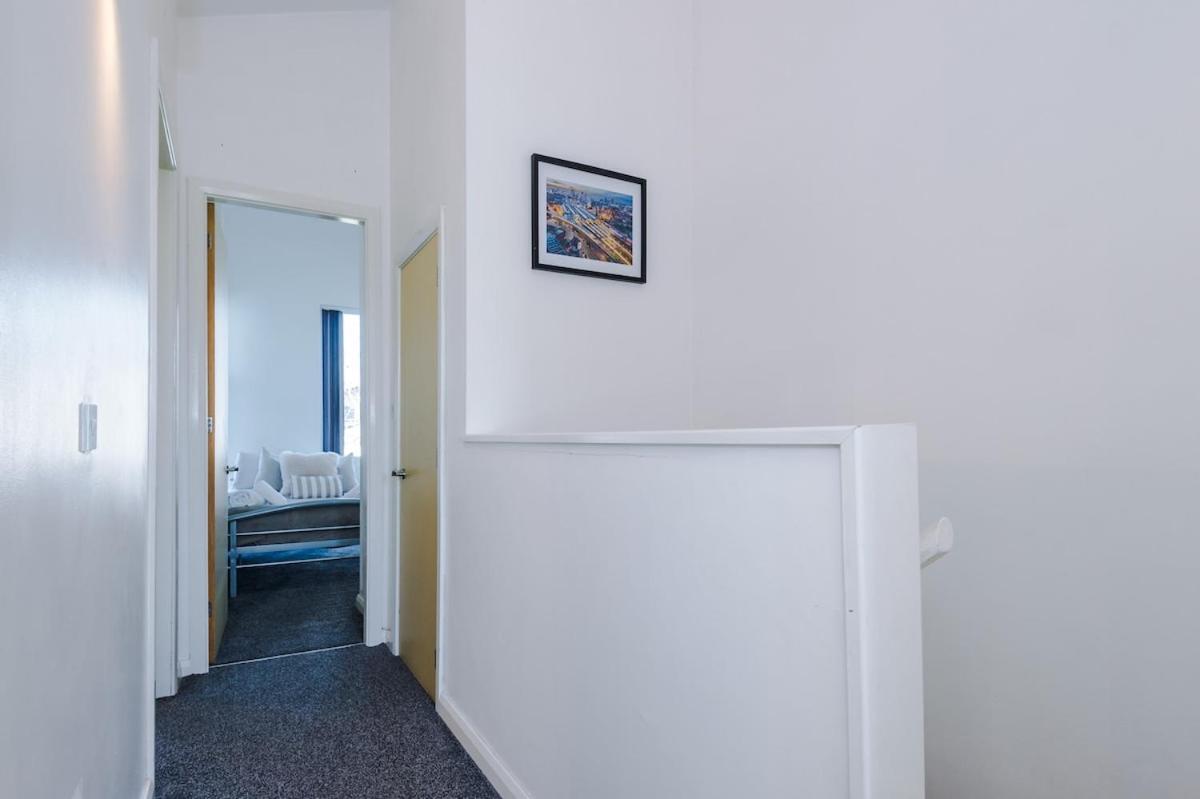 Holiday home Modern House - - Etihad Stadium - Coop Live Stadium - Sleeps 6 - Free Parking