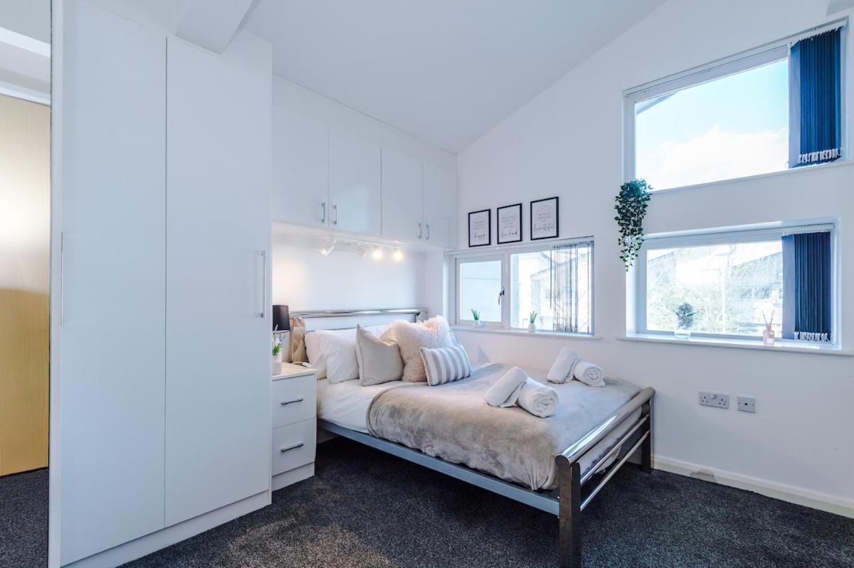 Holiday home Modern House - - Etihad Stadium - Coop Live Stadium - Sleeps 6 - Free Parking Manchester