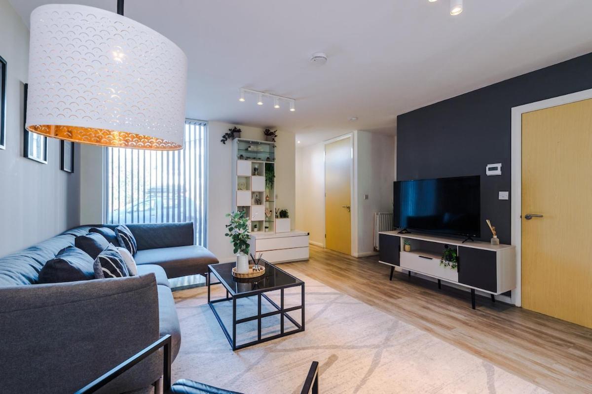 Modern House - - Etihad Stadium - Coop Live Stadium - Sleeps 6 - Free Parking Holiday home Manchester