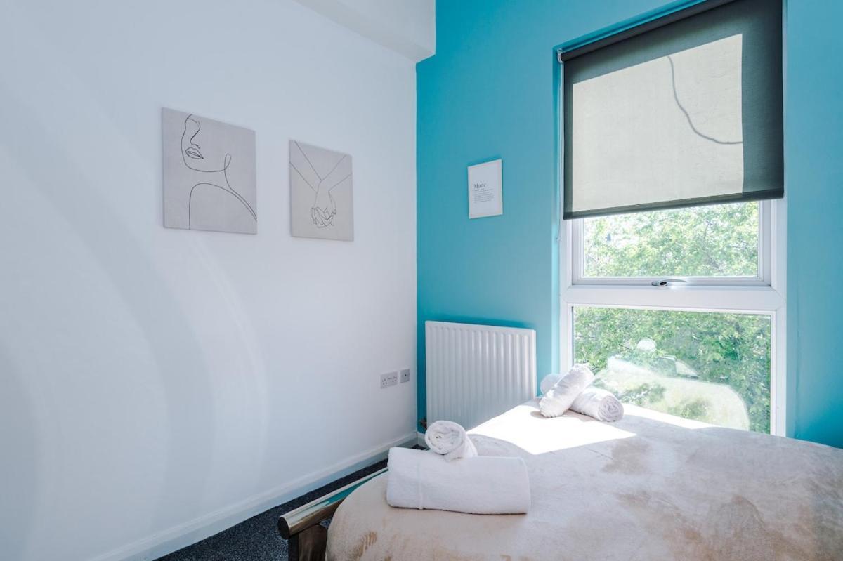 Modern House - - Etihad Stadium - Coop Live Stadium - Sleeps 6 - Free Parking Holiday home Manchester
