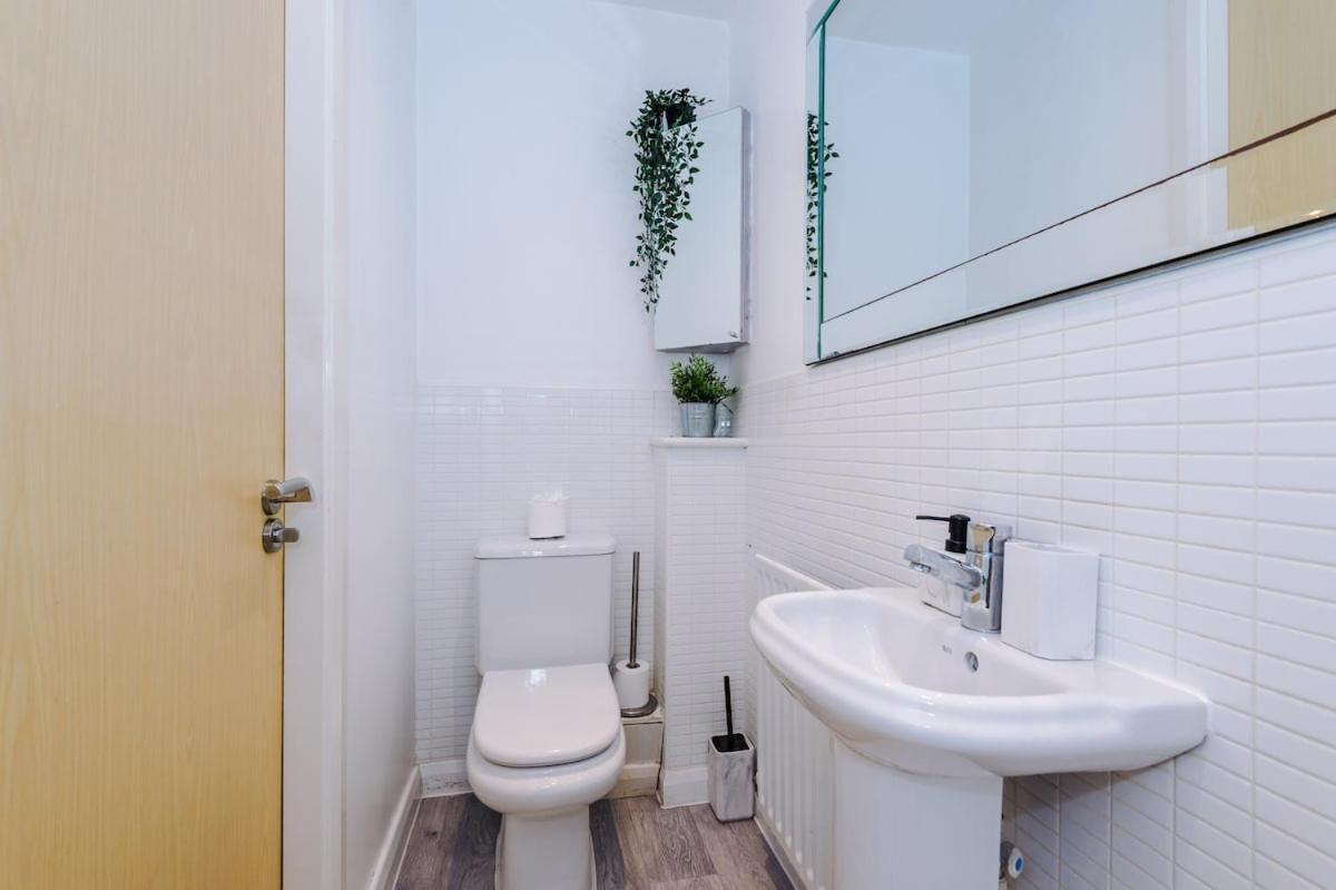 Modern House - - Etihad Stadium - Coop Live Stadium - Sleeps 6 - Free Parking * Manchester