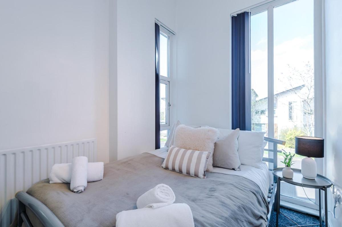 Modern House - - Etihad Stadium - Coop Live Stadium - Sleeps 6 - Free Parking Holiday home Manchester
