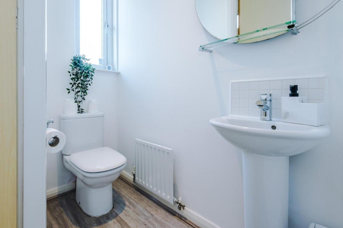 Modern House - - Etihad Stadium - Coop Live Stadium - Sleeps 6 - Free Parking Manchester